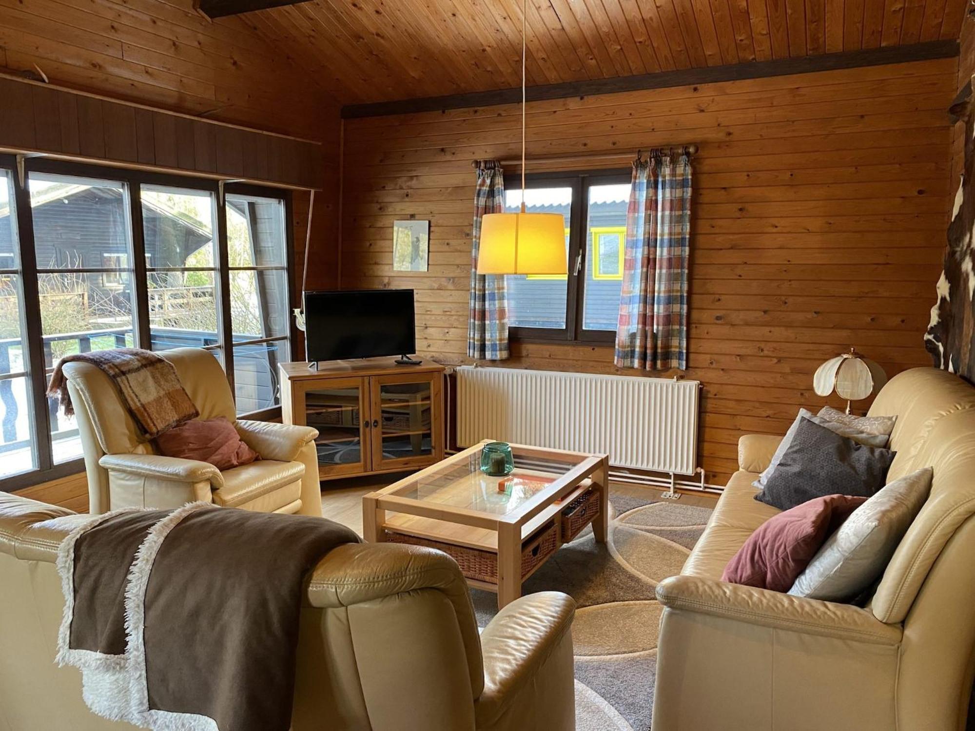Cozy Holiday Home On A Horse Farm In The L Neburg Heath 에스치드 외부 사진