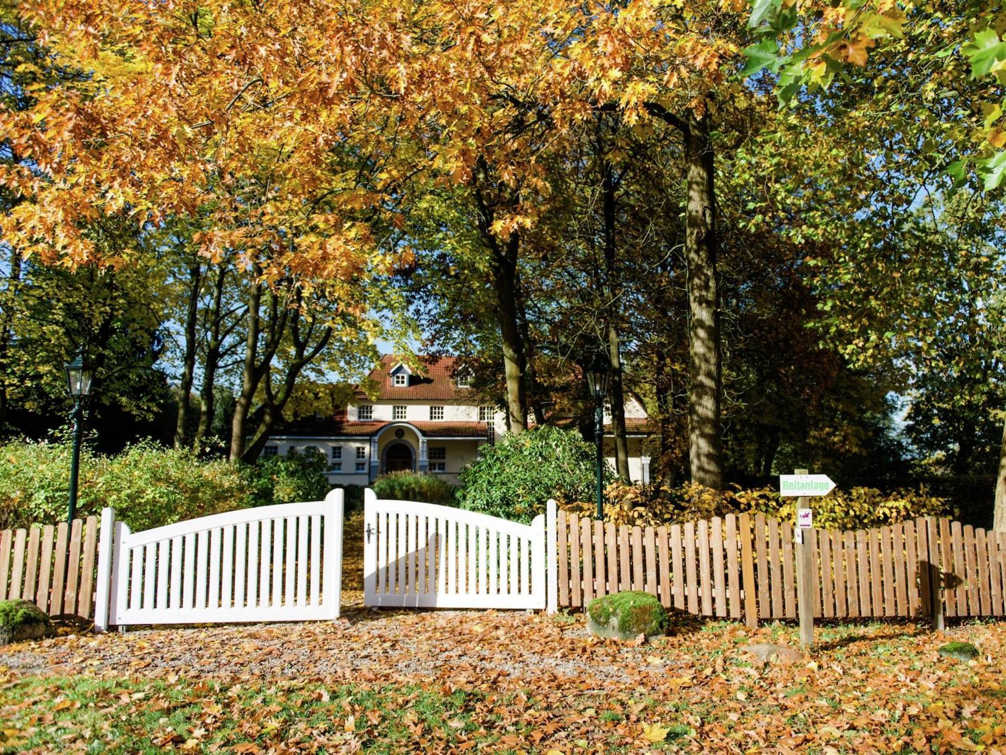 Cozy Holiday Home On A Horse Farm In The L Neburg Heath 에스치드 외부 사진